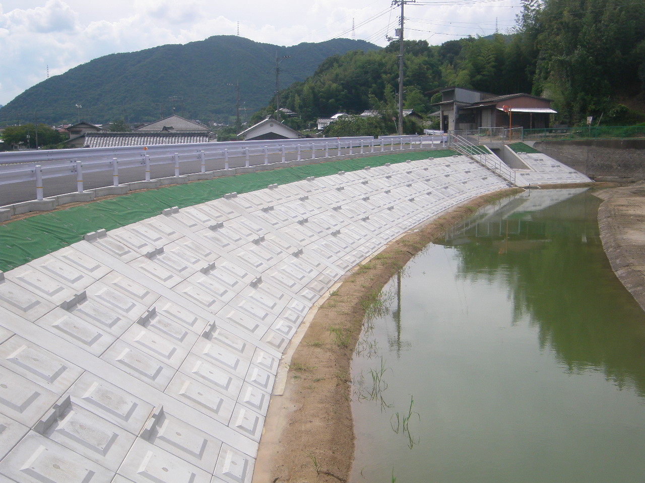 農村地域防災減災事業　坂根池地区堤体工事